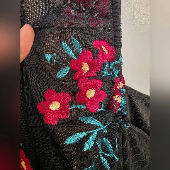 Sugarfox Black Ribbed Floral Balloon Sleeve Top - Picture 7 of 8